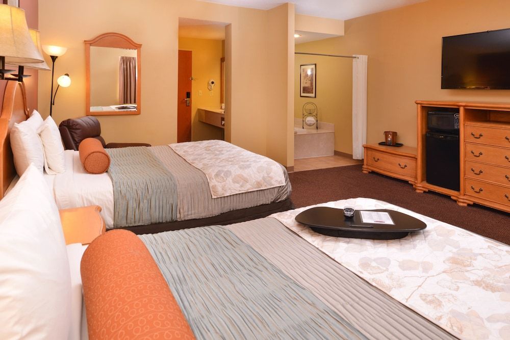 Country Hearth Inn & Suites Edwardsville St. Louis Suite, 2 Queen Beds, Non Smoking, Kitchenette 2