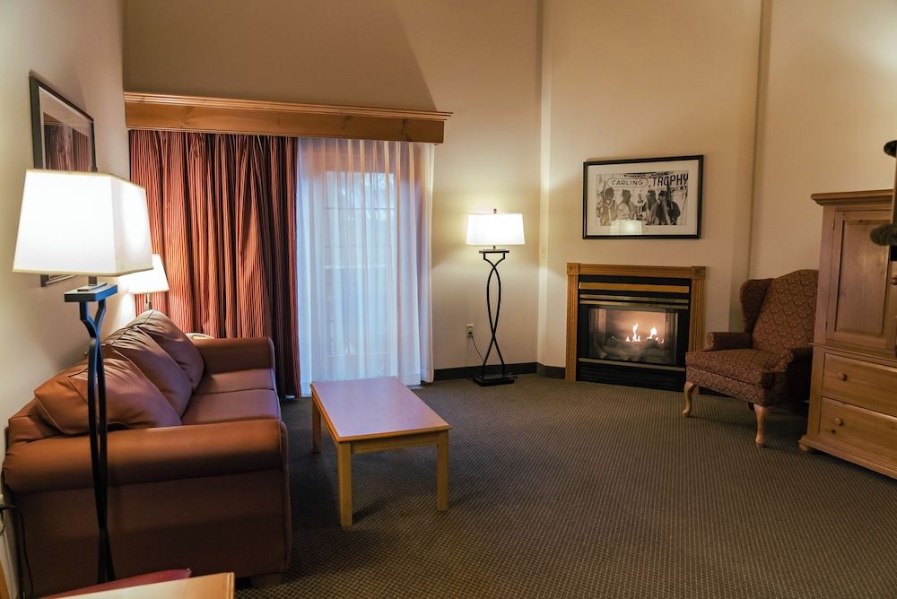 Superior Suite, 1 Queen Bed with Sofa bed, Refrigerator & Microwave