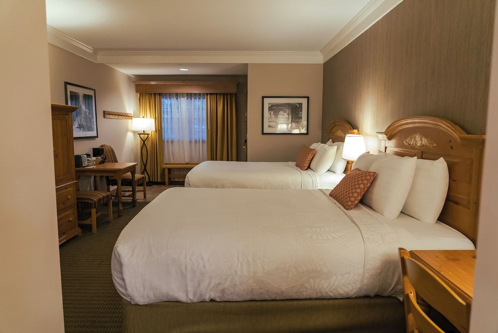 Business Room, 2 Queen Beds, Refrigerator, Ground Floor