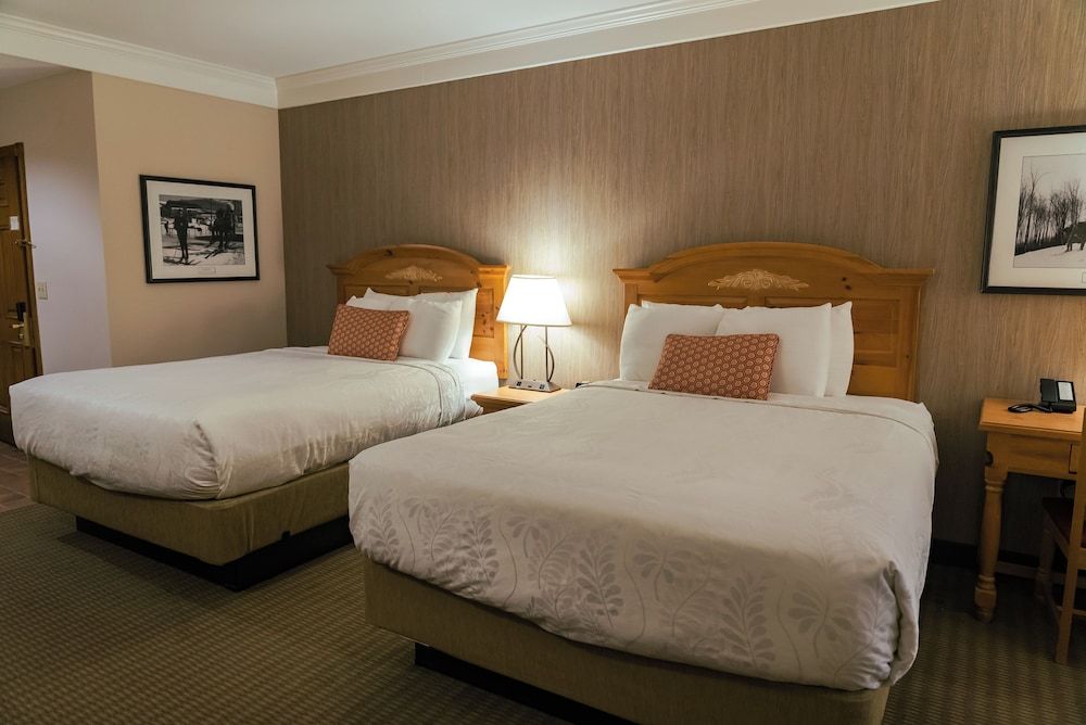 Business Room, 2 Queen Beds, Refrigerator, Ground Floor