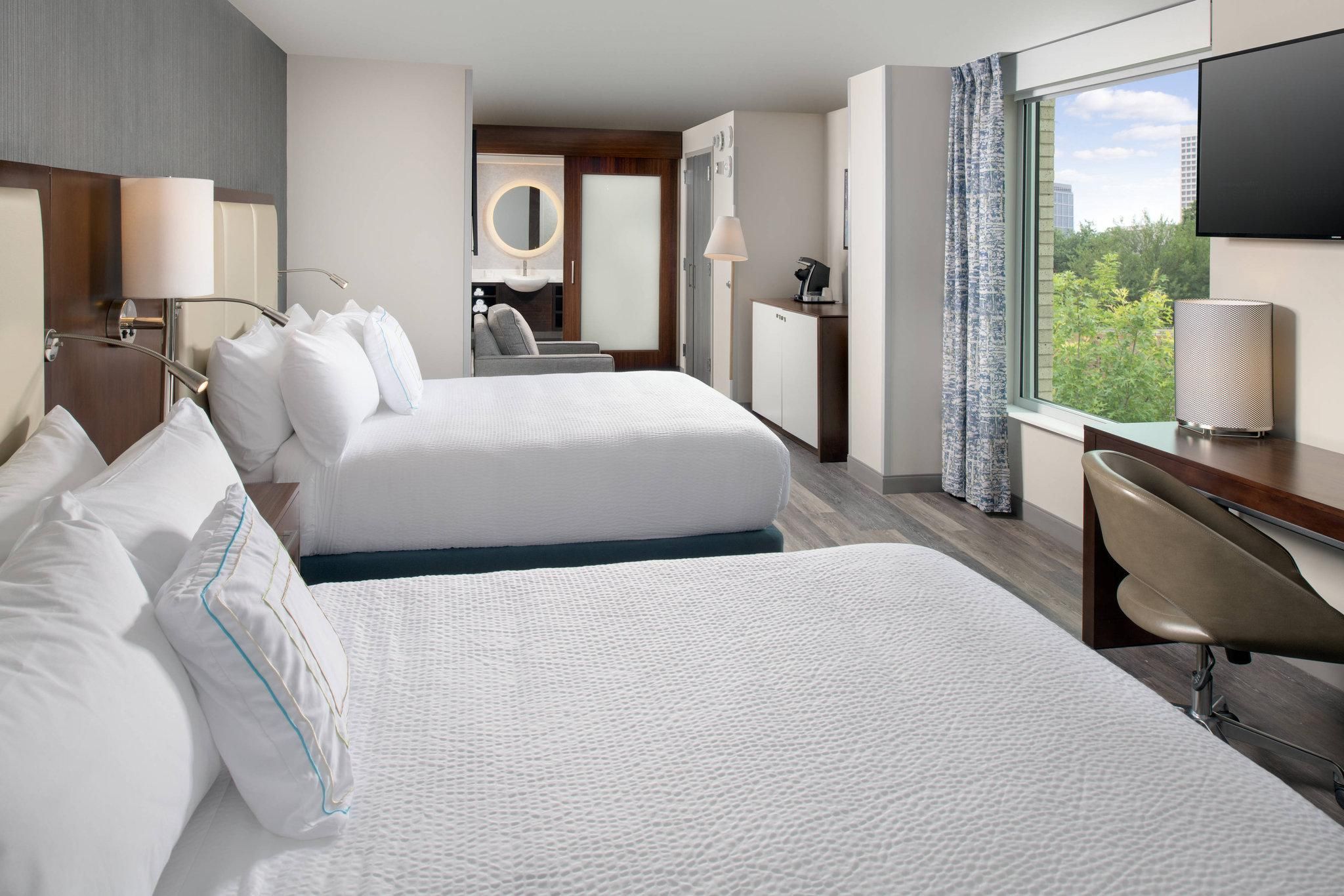 Suite, 2 Queen, Sofa bed