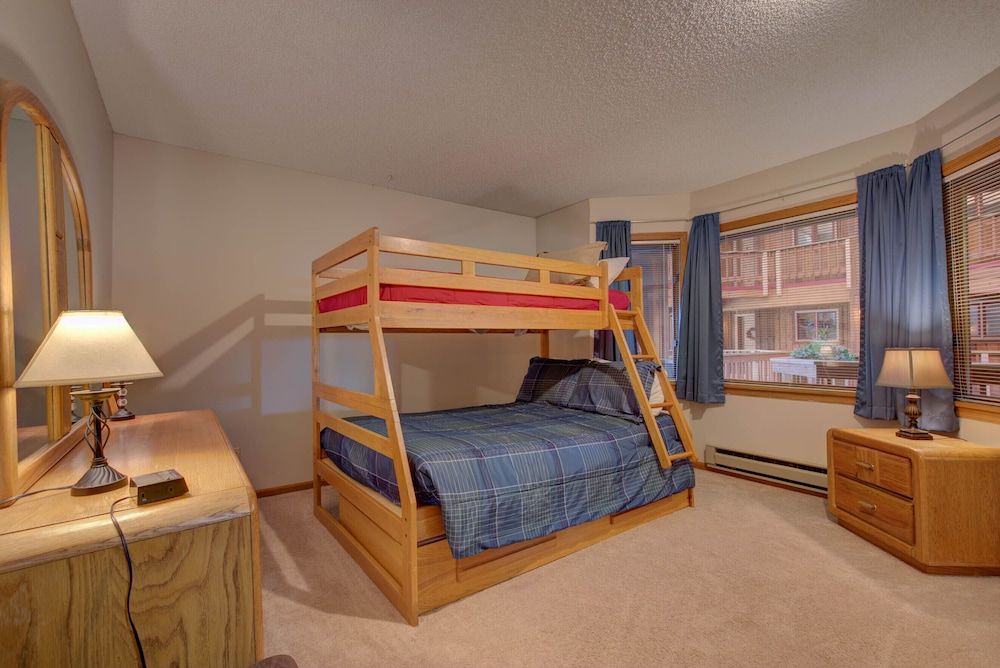 Signature Apartment, 2 Bedrooms, Hot Tub, Mountain View