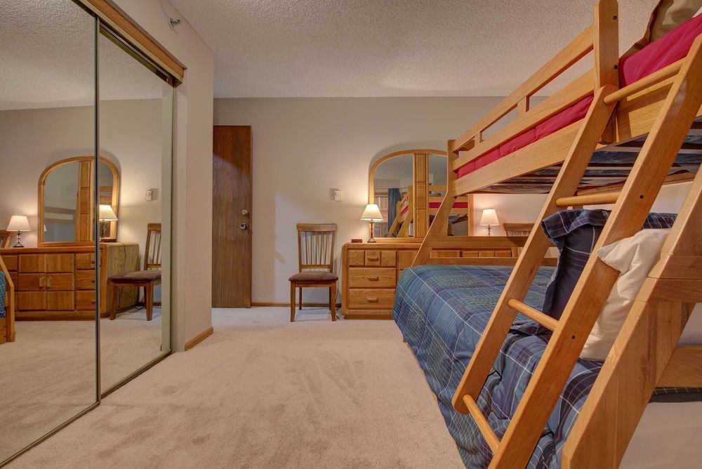 Signature Apartment, 2 Bedrooms, Hot Tub, Mountain View