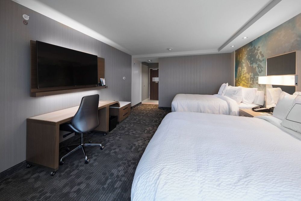 Room, 2 Queen Beds, Non Smoking (Mobility/Hearing Accessible, Tub)