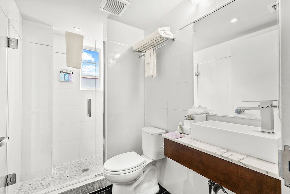 The Fairwind Hotel Superior Room, 1 King Bed 5