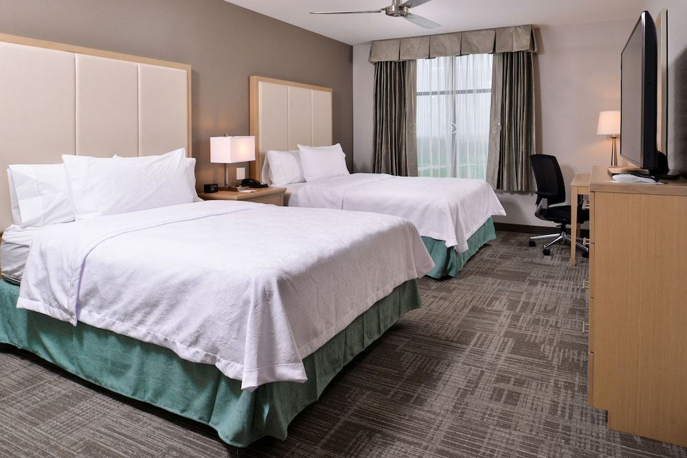 Suite, 2 Queen Beds, Accessible, Bathtub