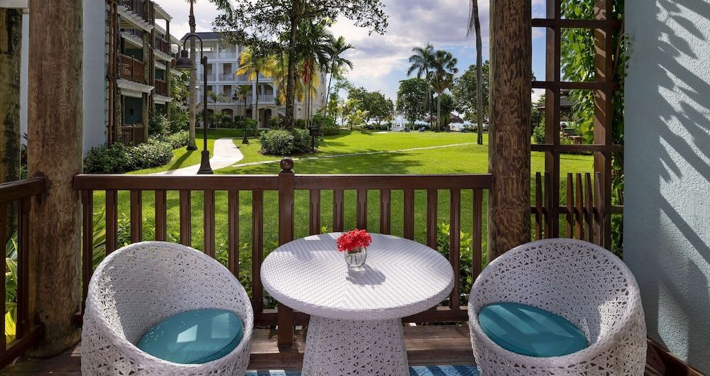 Room, 1 Bedroom, Partial Ocean View (Tropical Oceanview Concierge King)