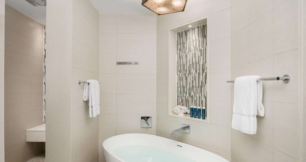 Honeymoon Villa, 1 Bedroom, Partial Ocean View (Seaside Honeymoon Concierge Suite)