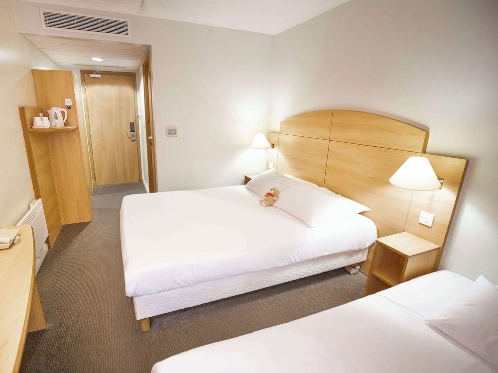 Campanile Hotel Glasgow - SECC Standard Room, Multiple Beds 5
