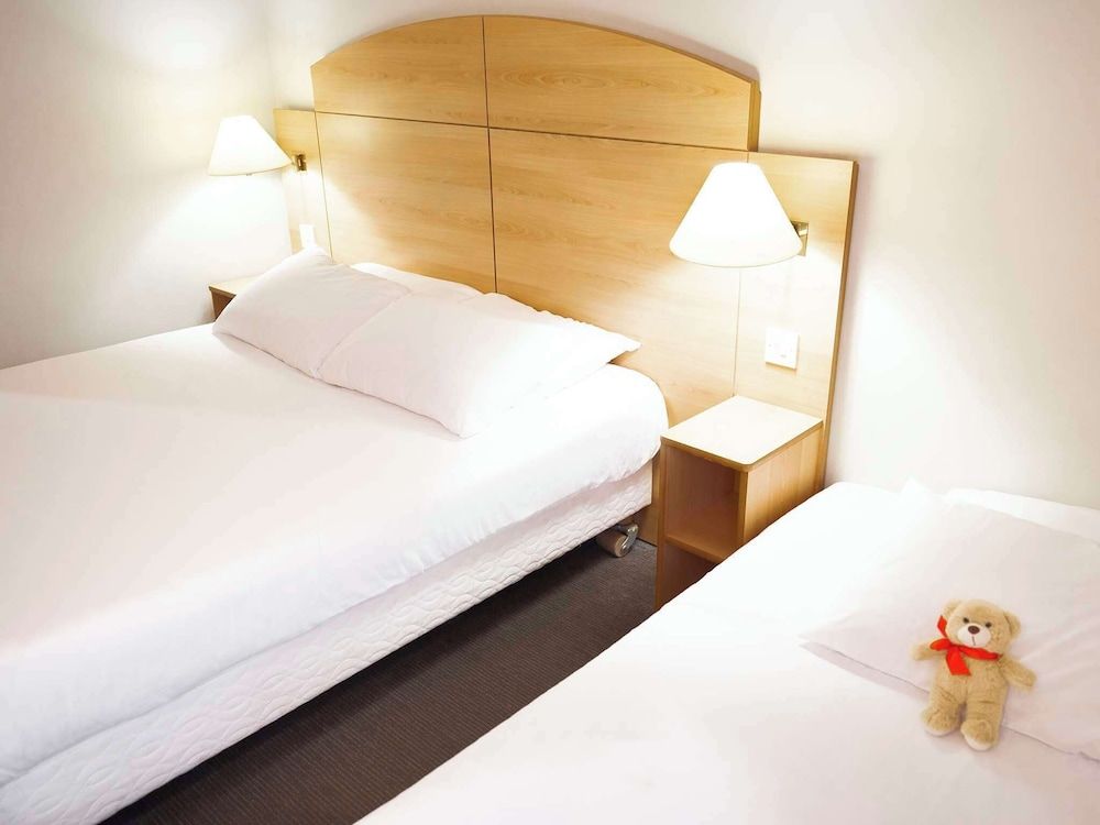 Campanile Hotel Glasgow - SECC Standard Room, Multiple Beds 6