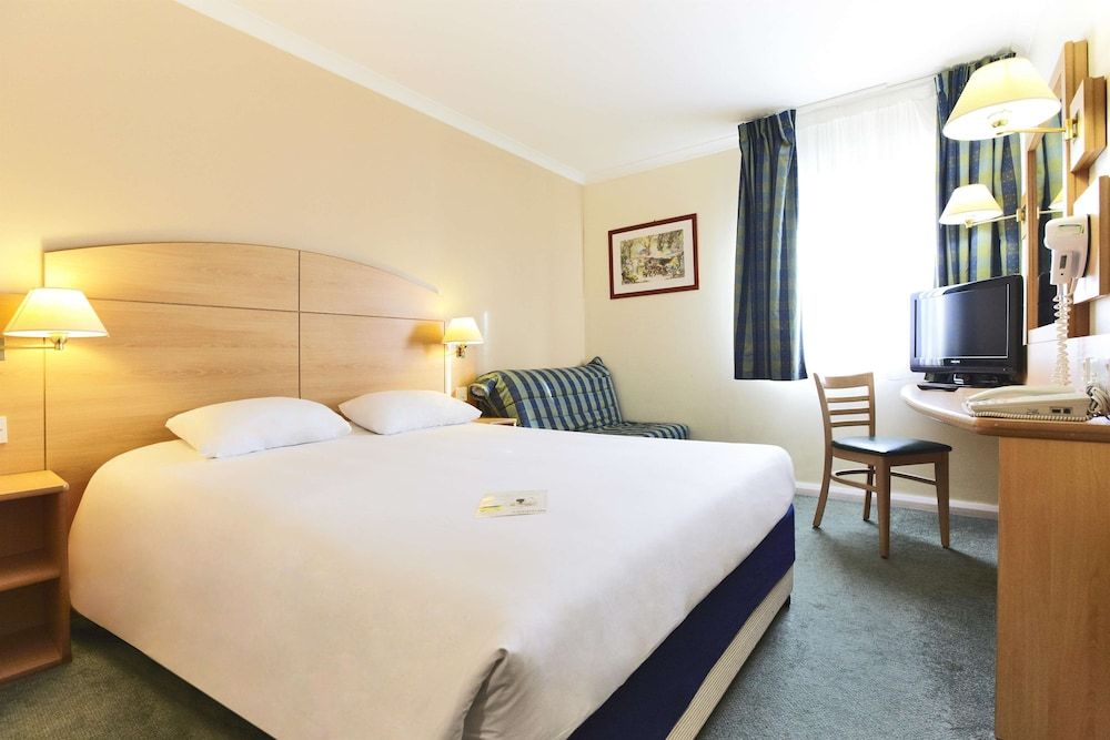 Campanile Hotel Glasgow - SECC Standard Room, Multiple Beds 2