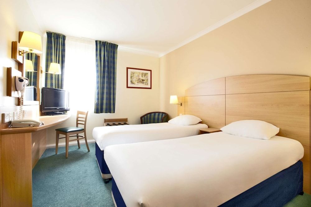 Campanile Hotel Glasgow - SECC Standard Room, Multiple Beds 4