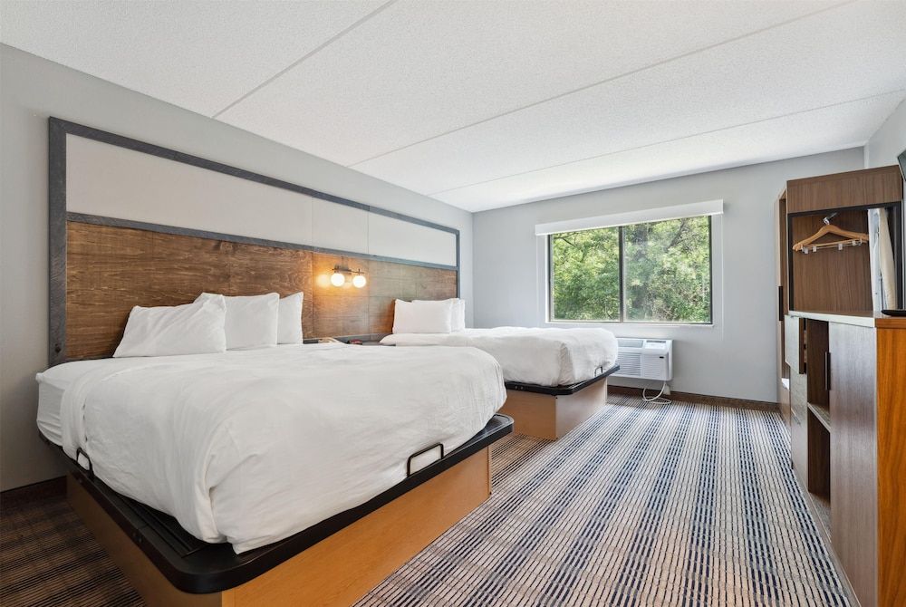 Room, 2 Queen Beds, Non Smoking, Balcony (Forest View)