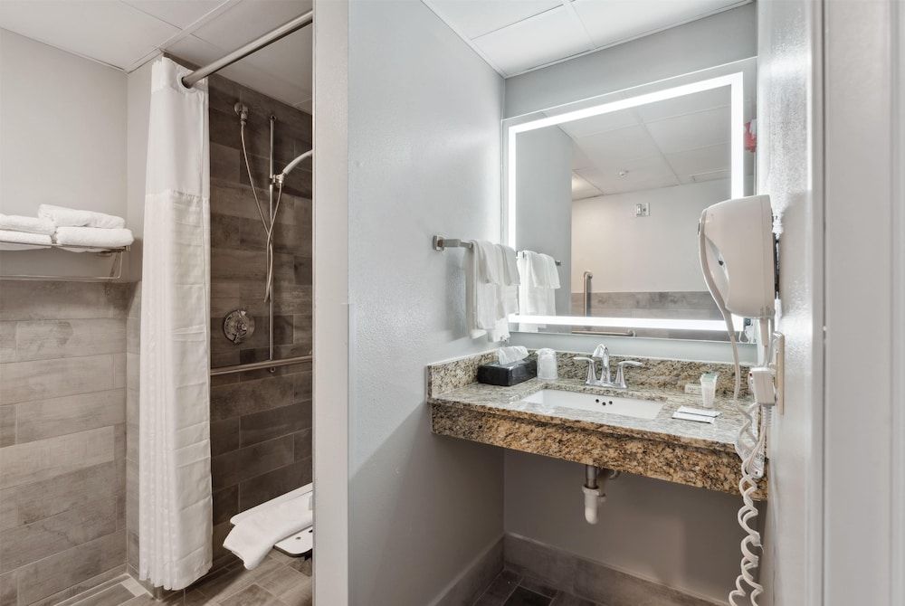 Room, 2 Queen Beds, Accessible, Non Smoking (Mobility, Roll-in Shower)