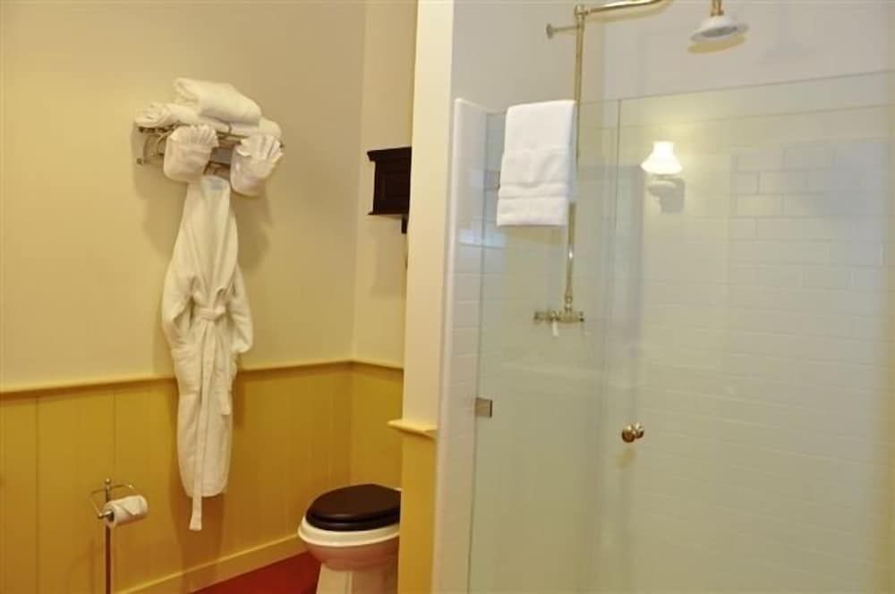 Cosmopolitan Hotel & Restaurant Room, 1 Queen Bed, Balcony, Park View (Josefa Bandini) 3