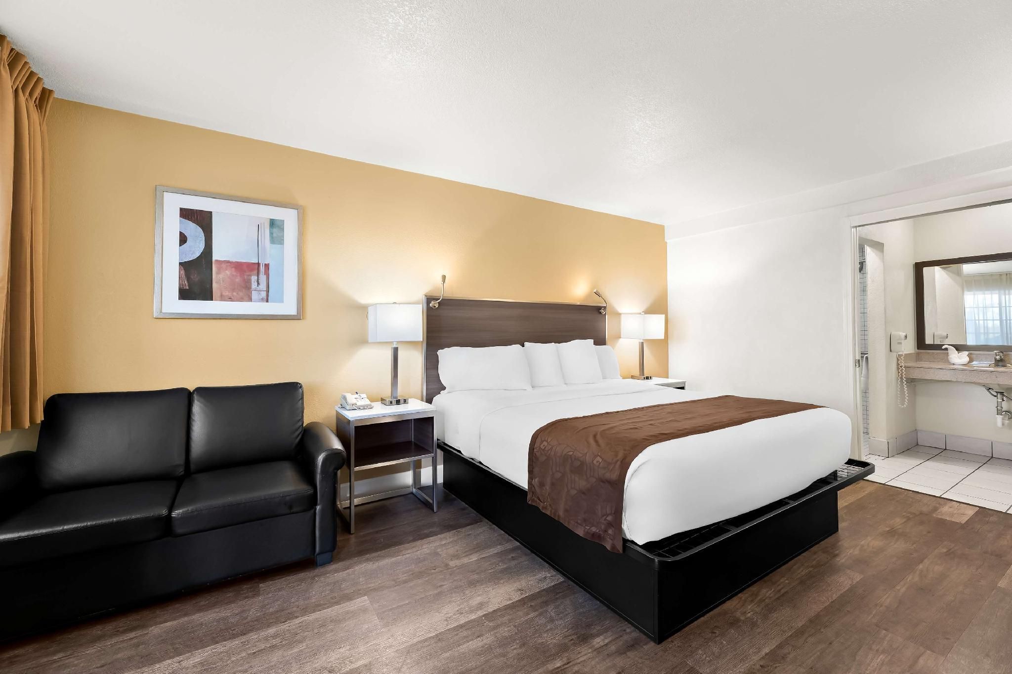1 Queen Bed Accessible