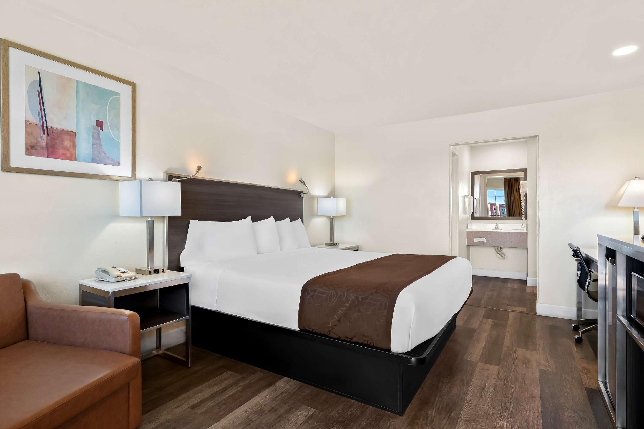1 King Bed Non-Smoking