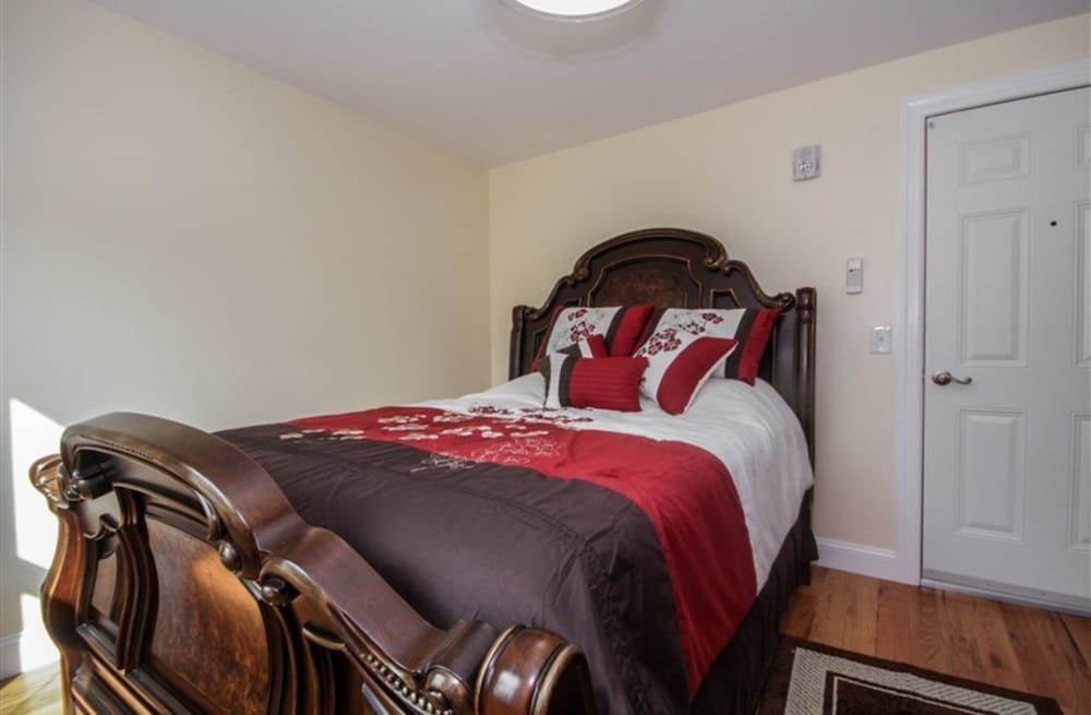 Cold Spring Hotel Room, Private Bathroom (Room #4) 2