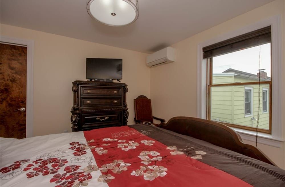 Cold Spring Hotel Room, Private Bathroom (Room #4) 4