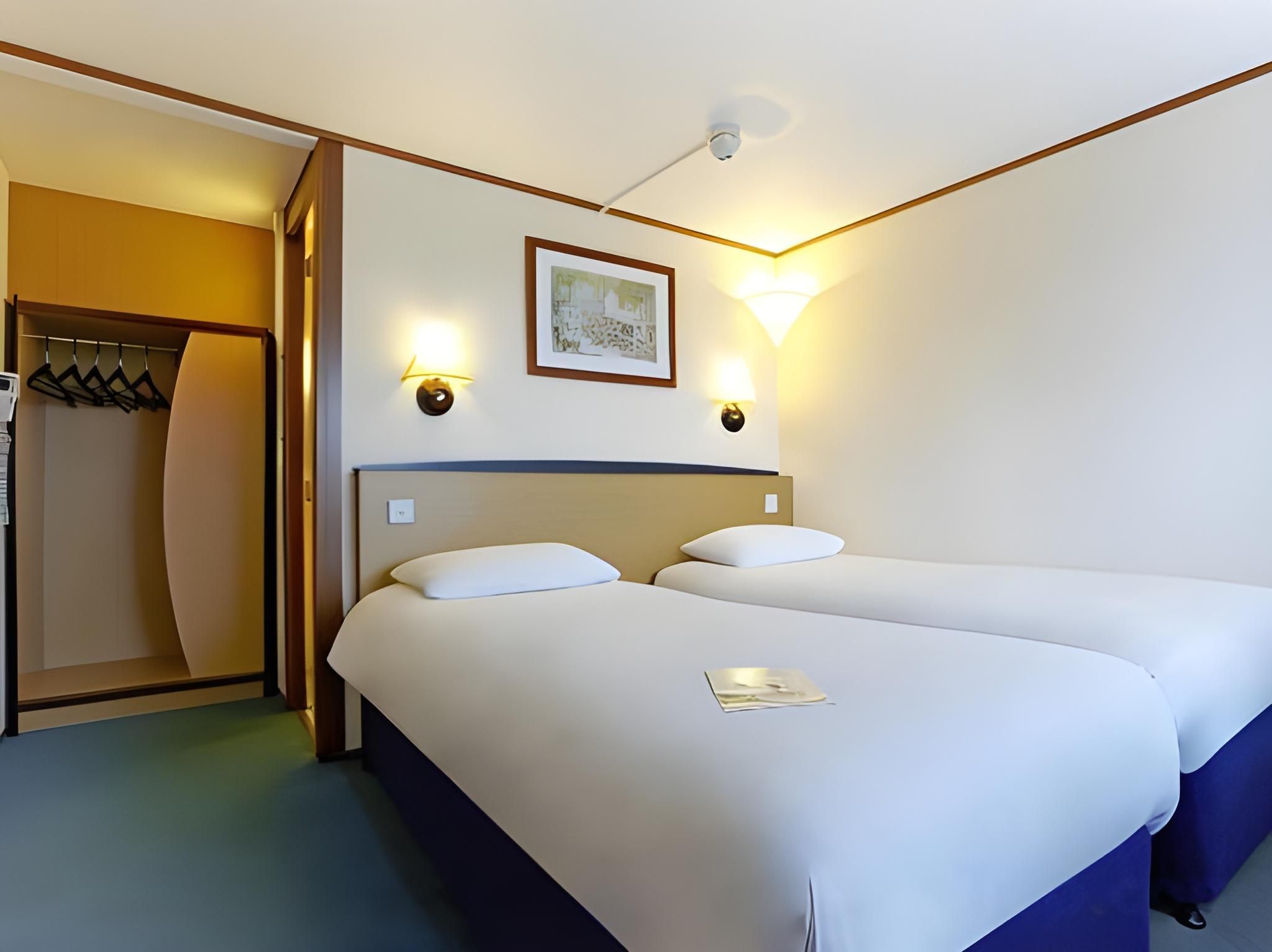 Standard Room - 1 Double Bed