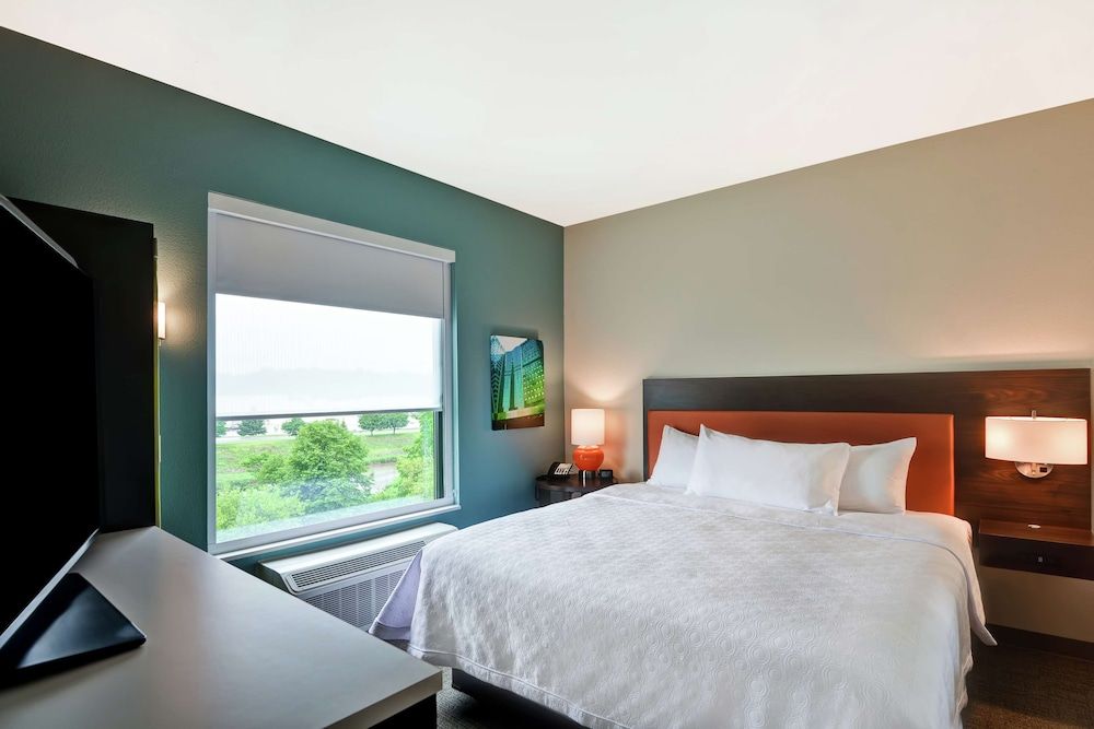 Suite, 1 King Bed, Accessible (Hearing)