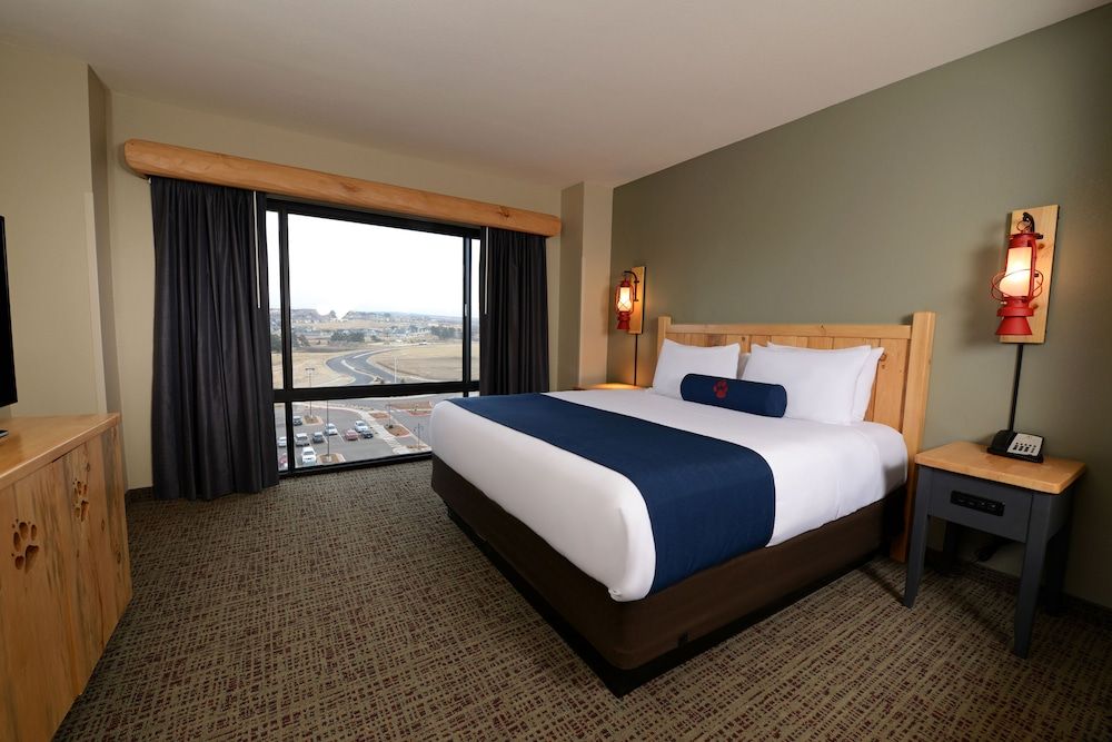 Great Wolf Lodge Colorado Springs Wolf Pup Den Suite - Water Park Included