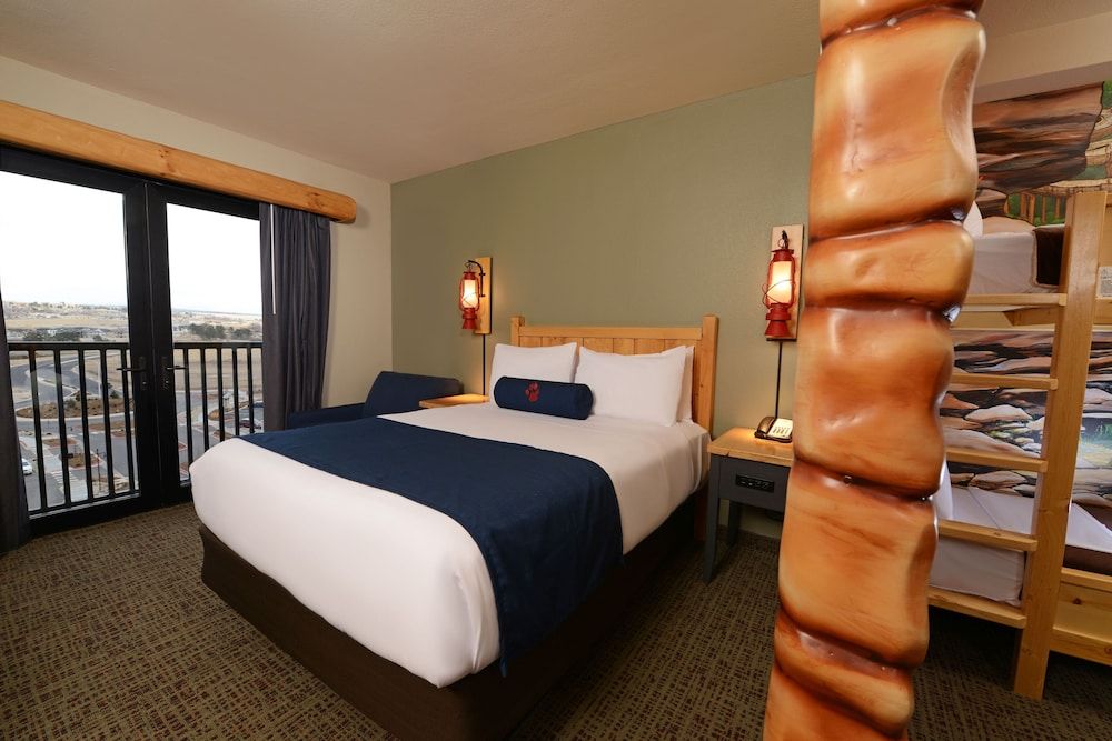 Great Wolf Lodge Colorado Springs Wolf Pup Den Suite - Water Park Included 3