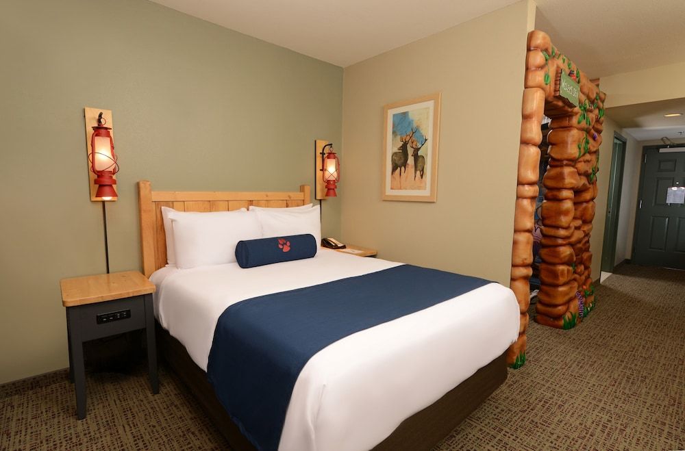 Great Wolf Lodge Colorado Springs Wolf Pup Den Suite - Water Park Included 2