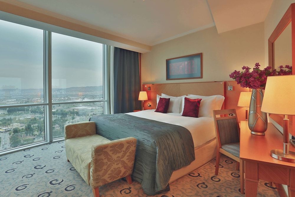 Senior Suite, 1 King Bed, Non Smoking, Mountain View (Senior)