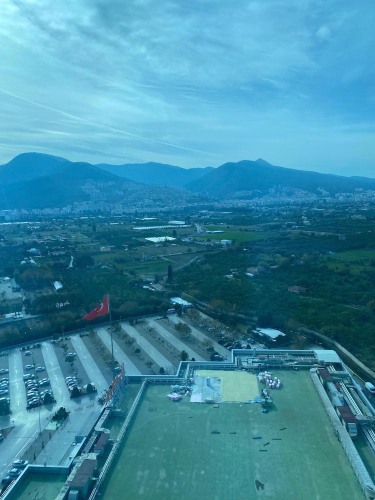 Wyndham Grand Izmir Ozdilek Thermal & Spa Standard Room, 2 Twin Beds, Non Smoking, Mountain View 4