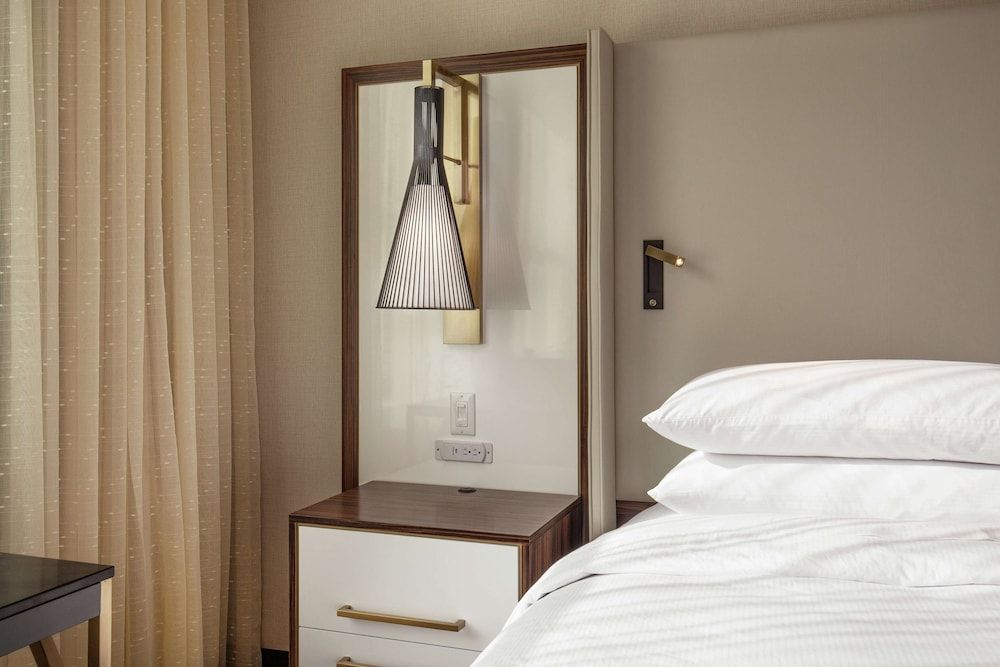 Suite, 1 King Bed, Accessible (Roll-In Shower)