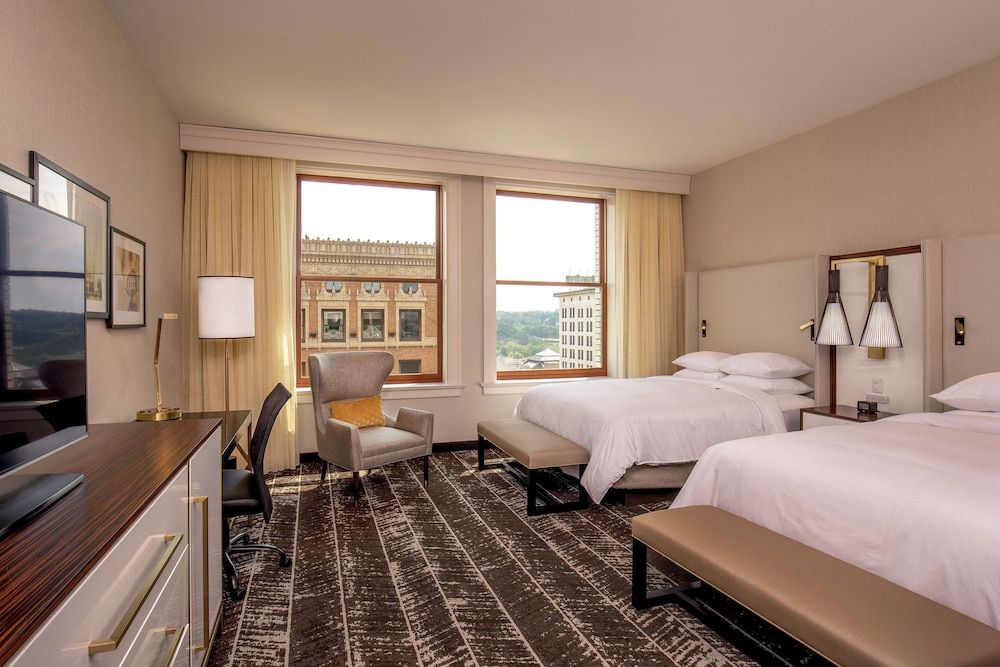 Room, 2 Queen Beds, Accessible (Roll-In Shower)