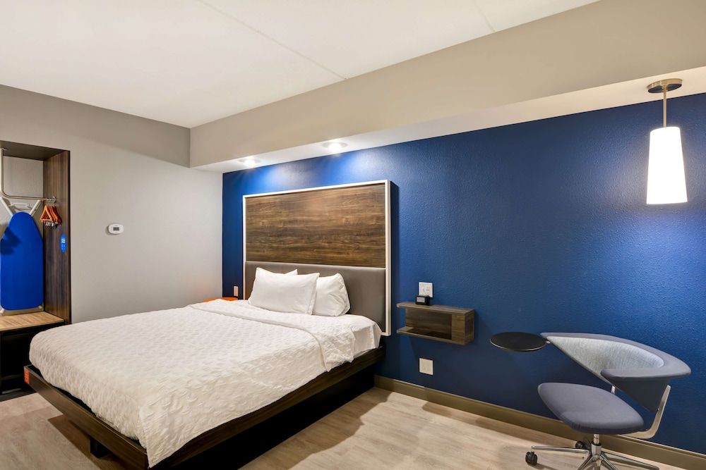 Room, 1 King Bed, Accessible (Hearing)