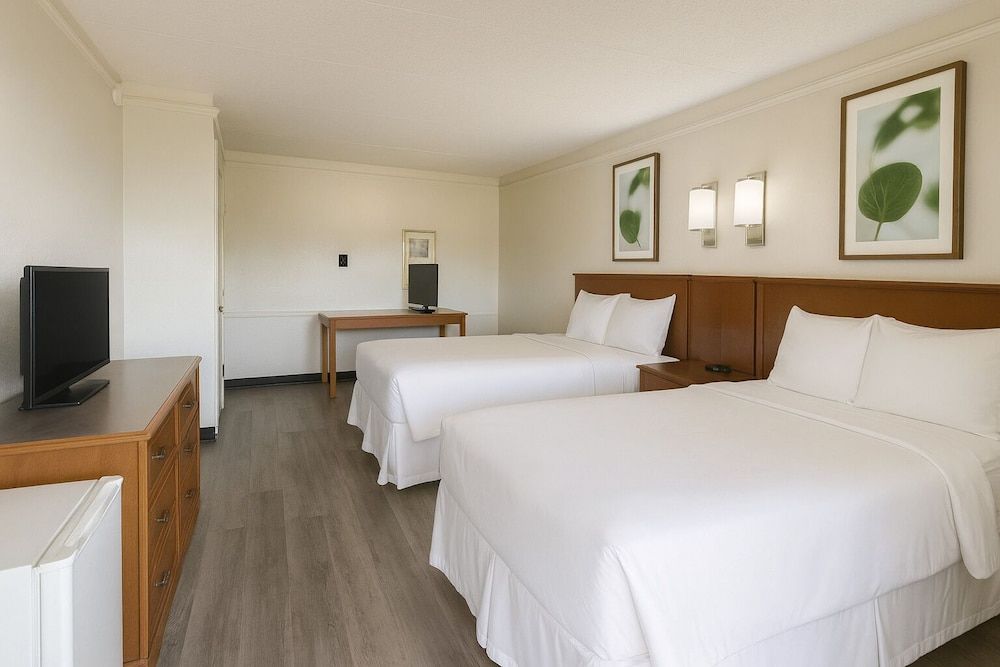 Horizon Inn & Suites Comfort Room, 2 Double Beds, Smoking 4