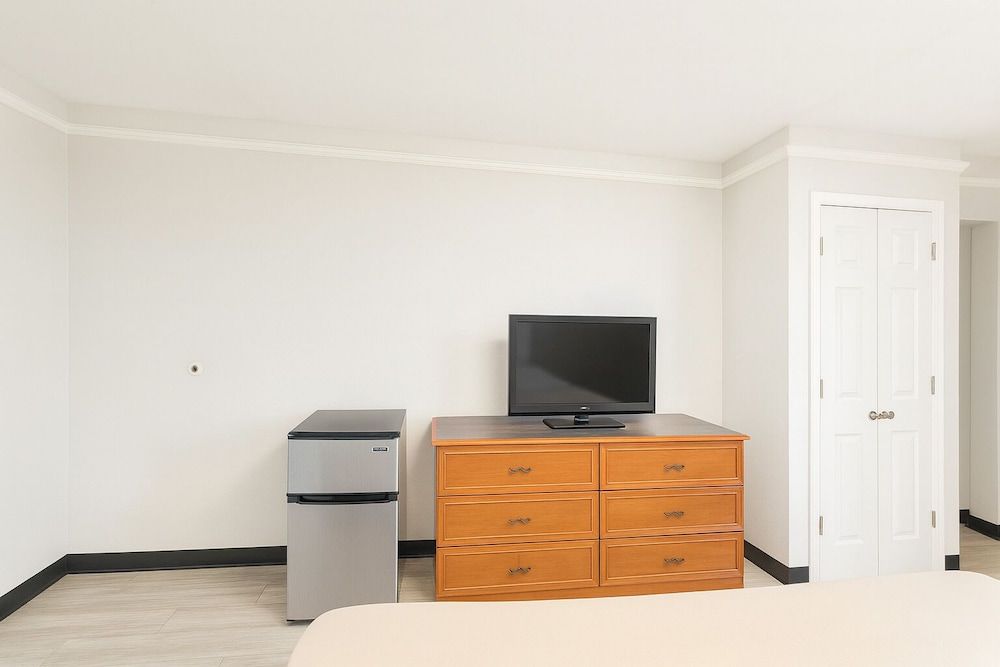 Horizon Inn & Suites Comfort Room, 1 King Bed, Non Smoking 6