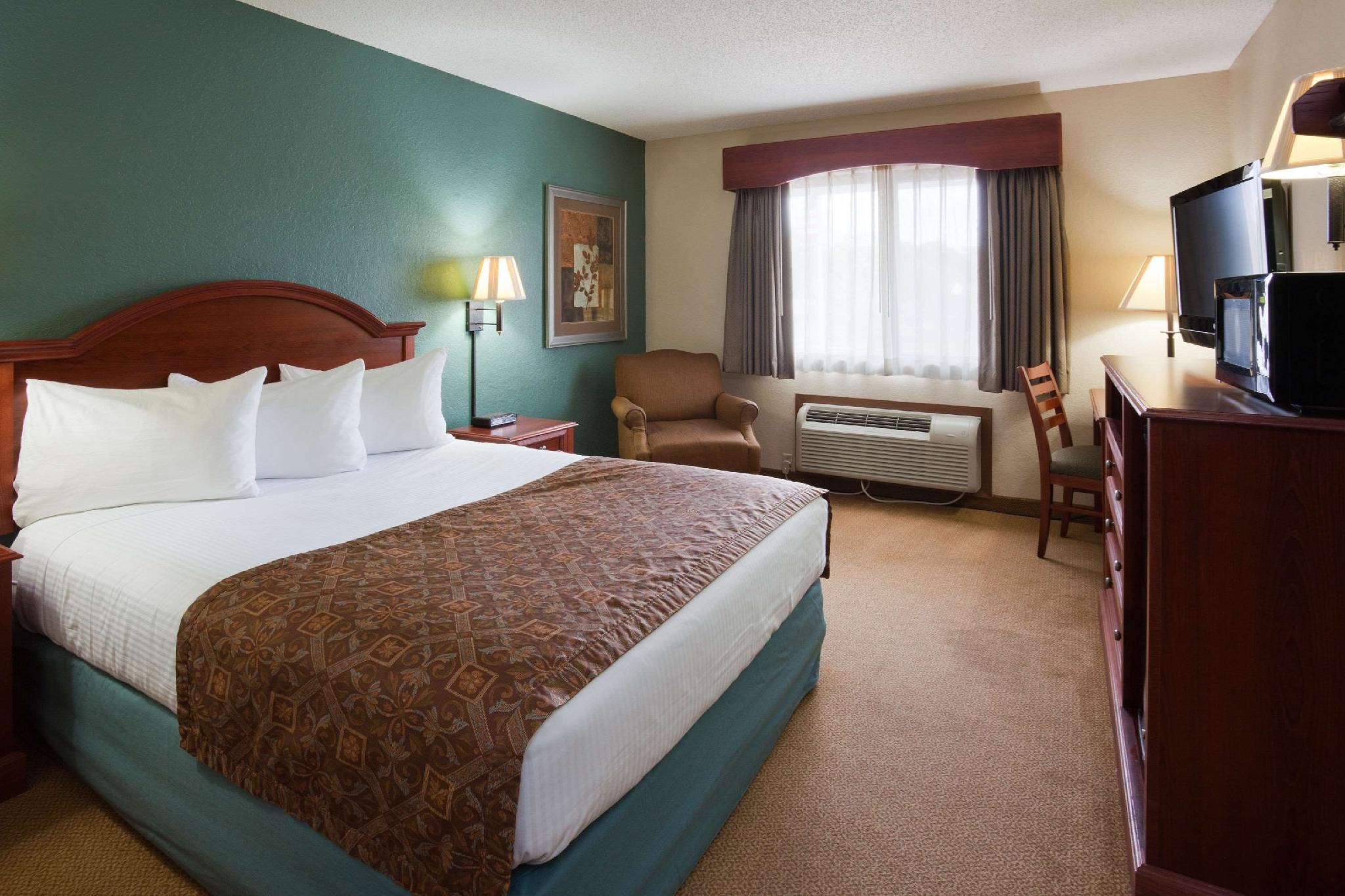 1 Queen Bed Accessible Room Non-Smoking