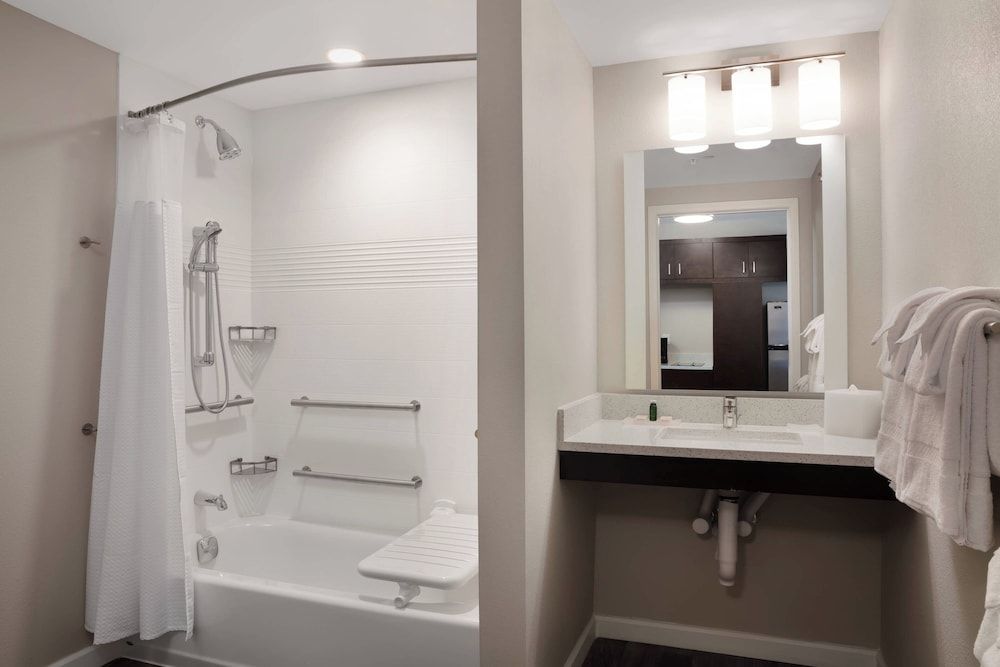 SpringHill Suites by Marriott Orlando Theme Parks/Lake Buena Vista Studio Suite, Multiple Beds, Non Smoking (Mobility/Hearing Accessible, Tub) 3