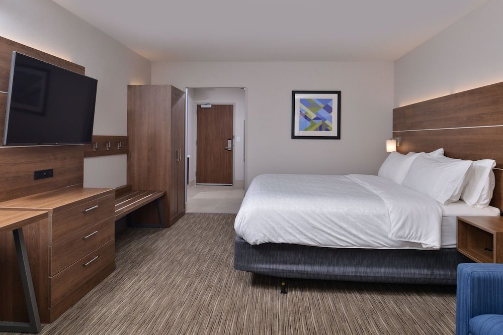 Standard Room, 1 King Bed
