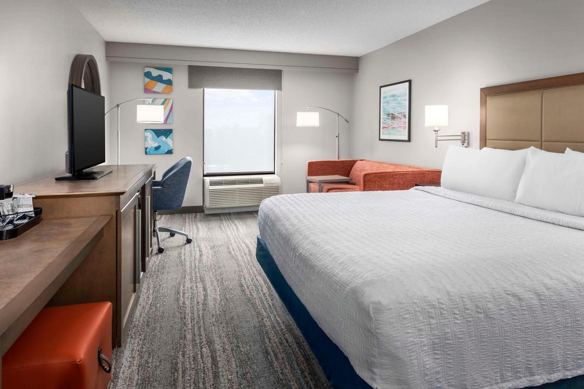 1 KING BEDROOM W/ SOFA BED