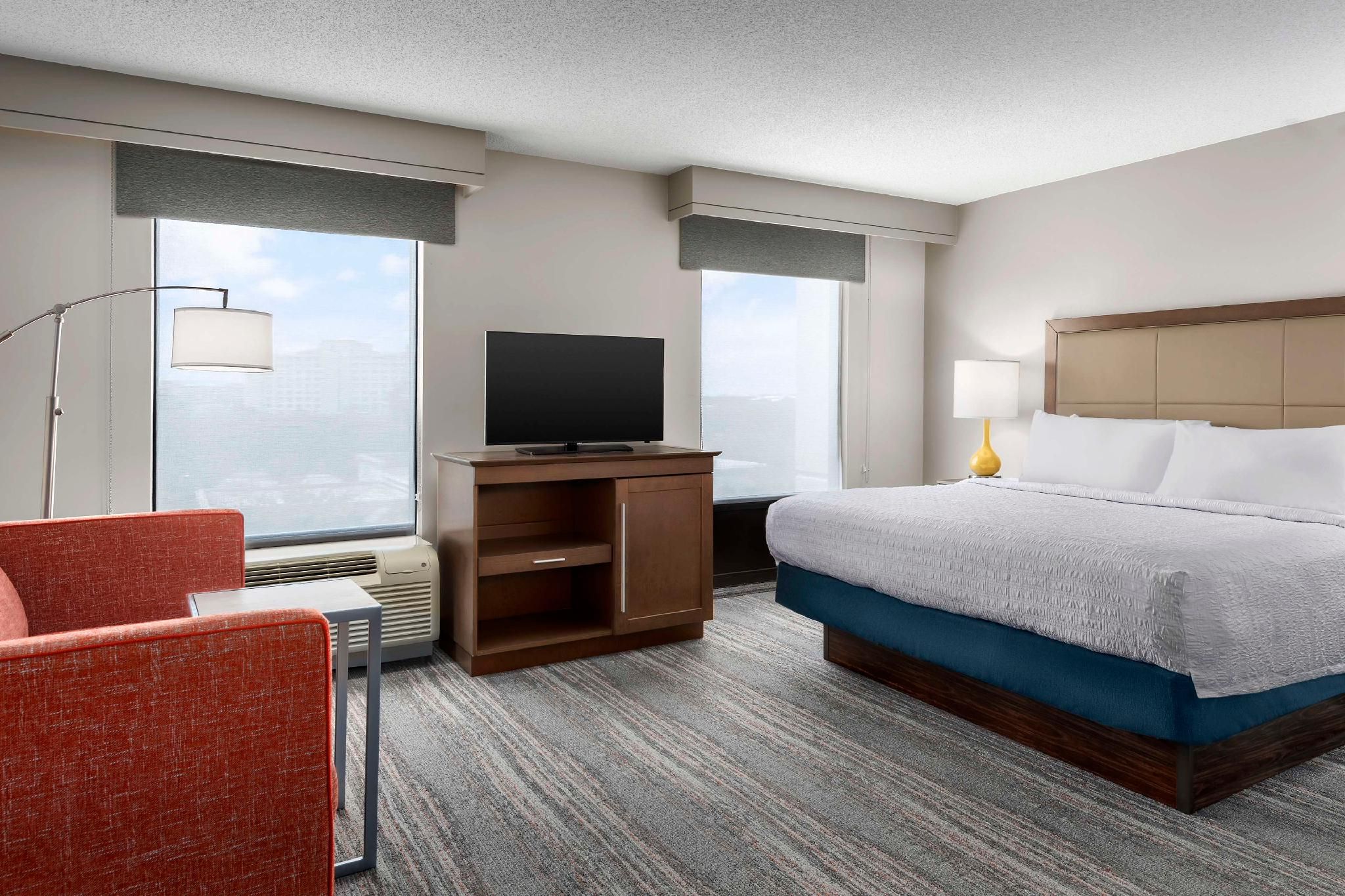 1 King Hearing Acc Studio Suite W/ Sofa Bed