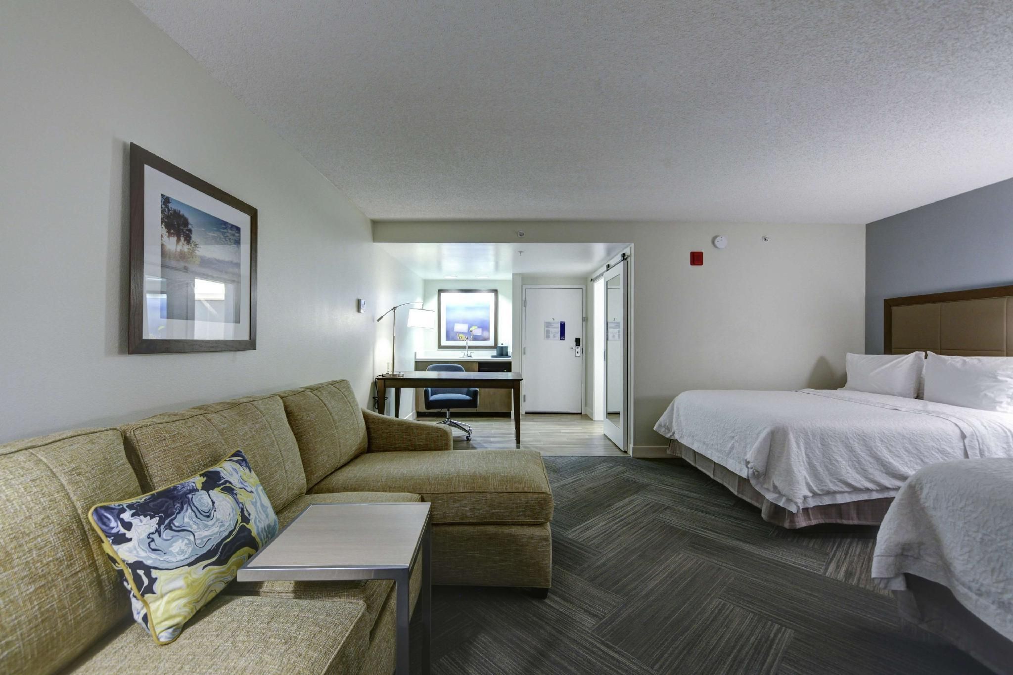 2 QUEEN STUDIO SUITE W/ SOFABED AND WETBAR