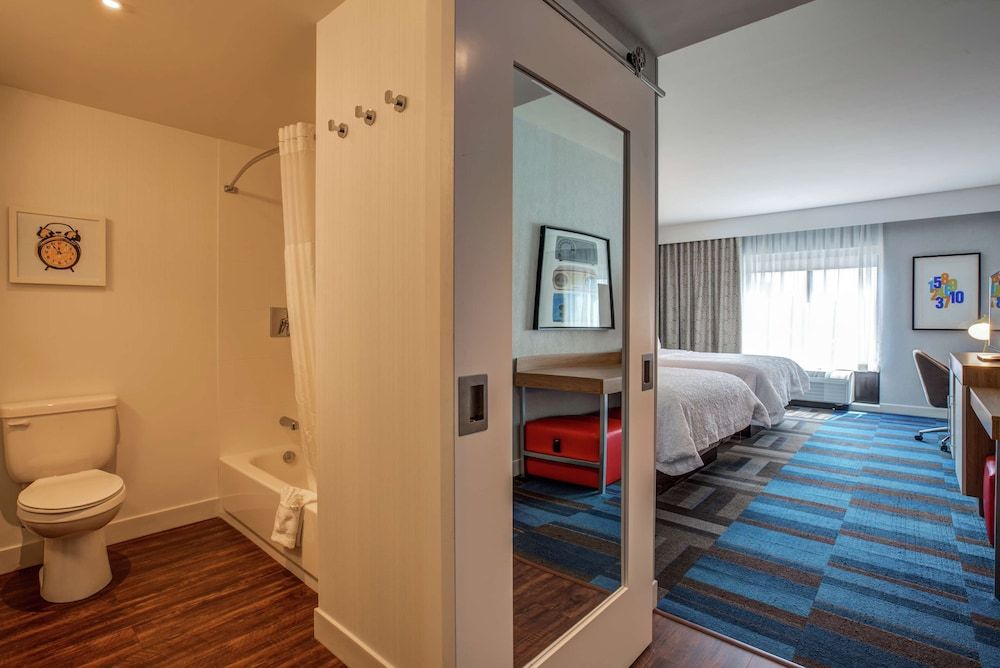 Room, 2 Queen Beds, Accessible, Bathtub