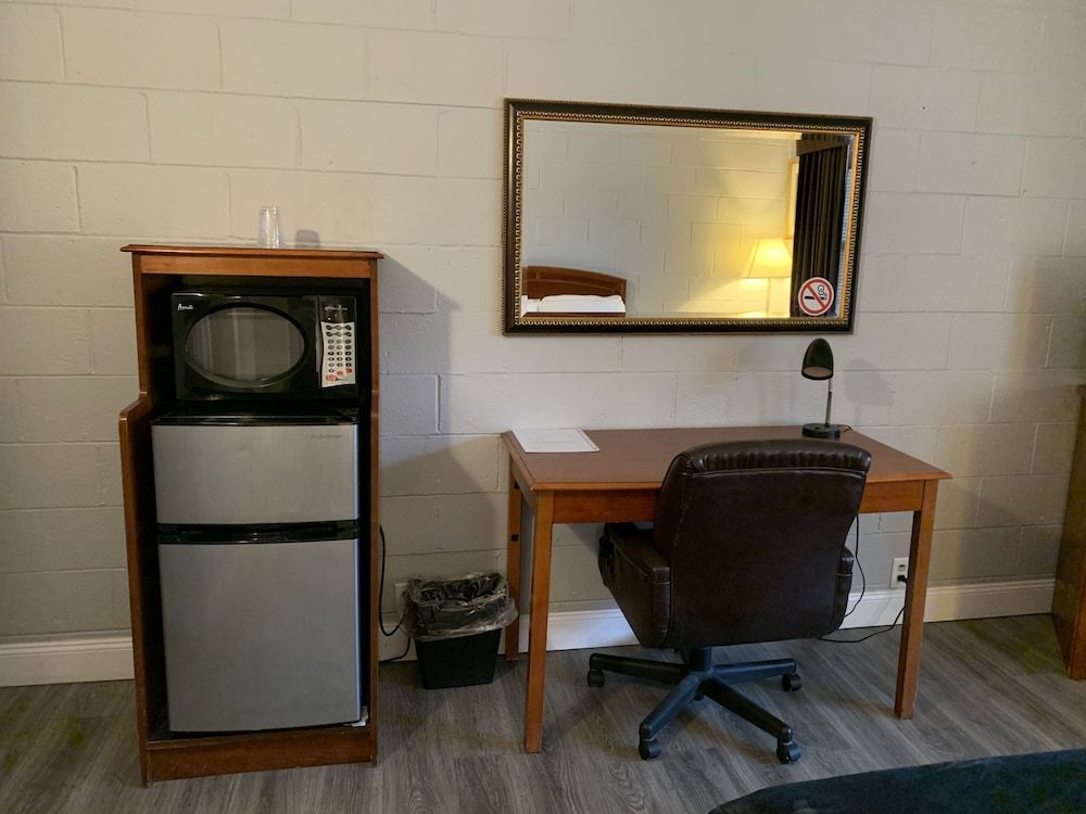 Hill Top Motel Traditional Room, 1 King Bed 6