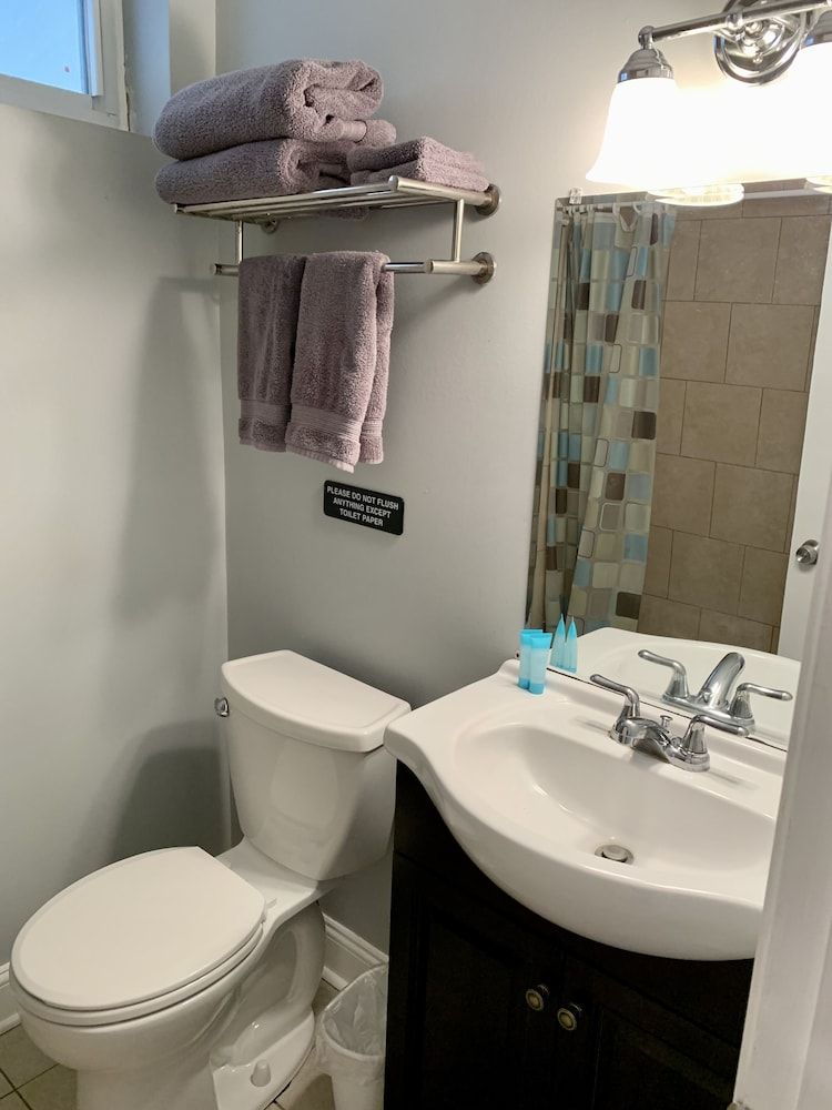 Hill Top Motel Traditional Room, 1 King Bed 5