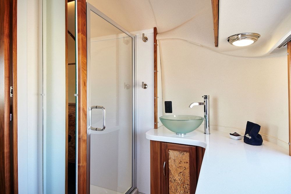 Waypoint Ventura Green Eggs and Ham - Premium Room, 1 Queen Bed 3