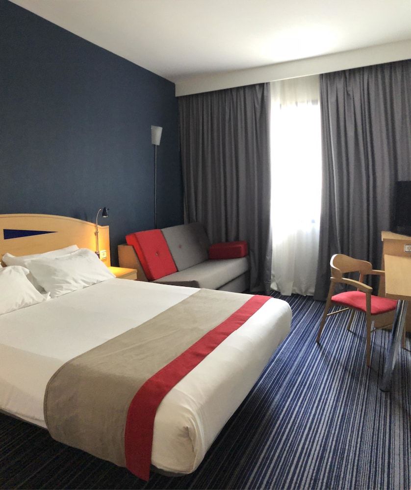 Standard Room, 1 Queen Bed with Sofa bed (Free Breakfast)