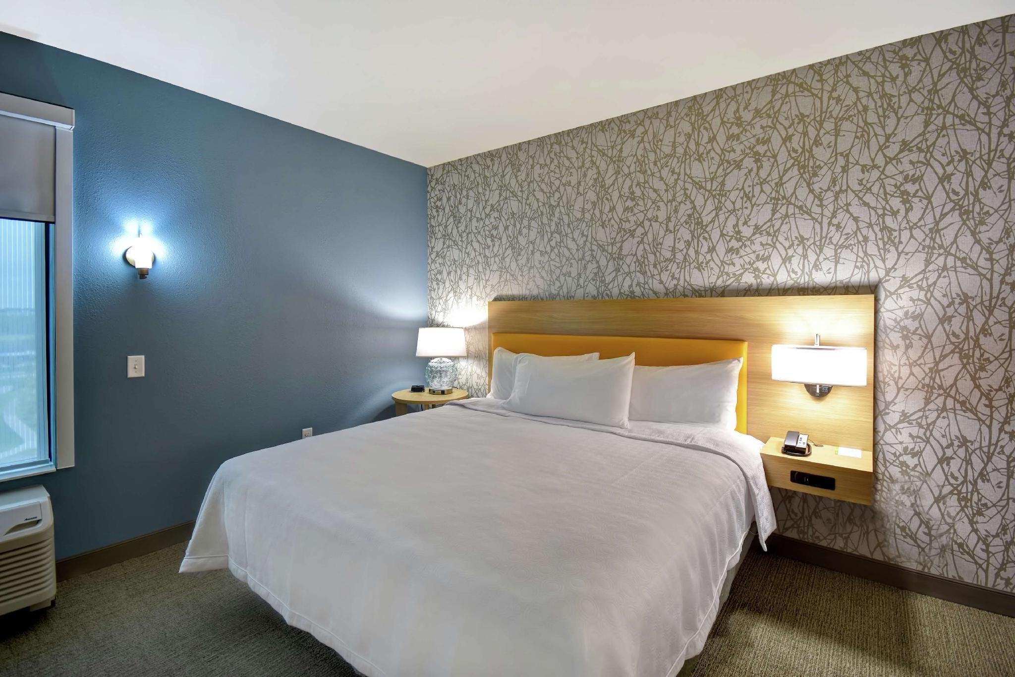 1 KING BED 1 BEDROOM SUITE NONSMOKING