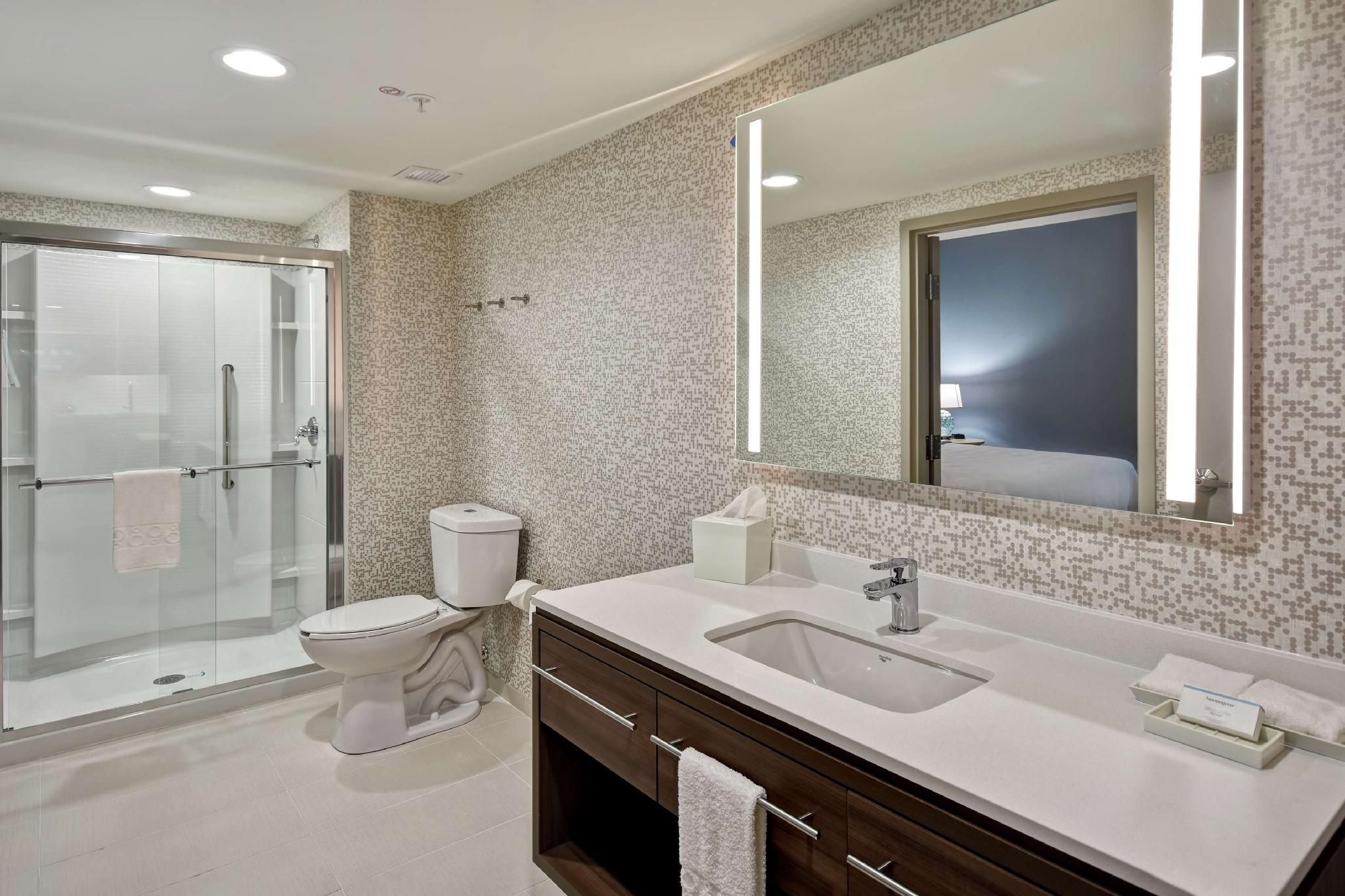 1 KING HEARING ACCESSIBLE SUITE NONSMOKING