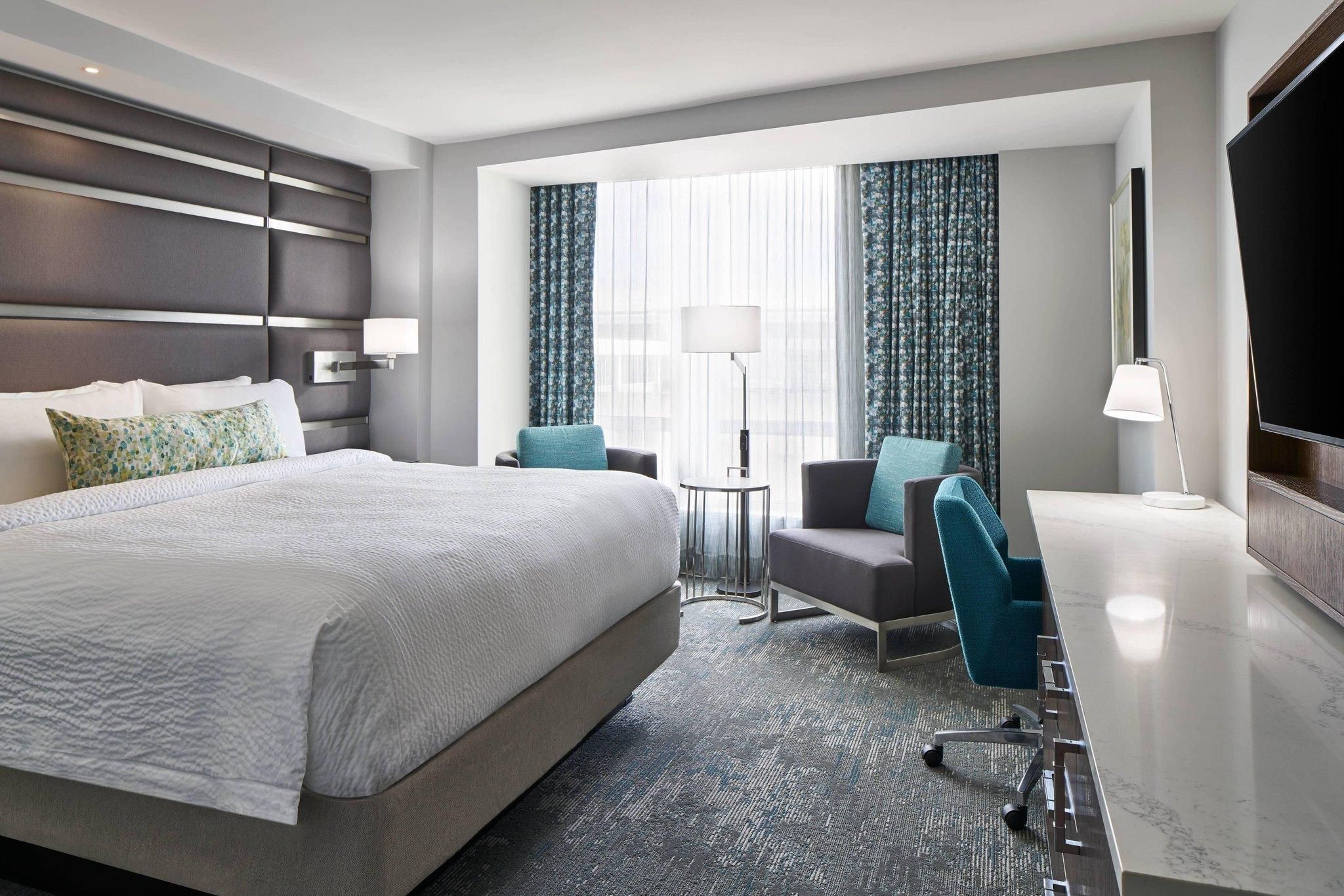 Guest room, 1 King, High floor