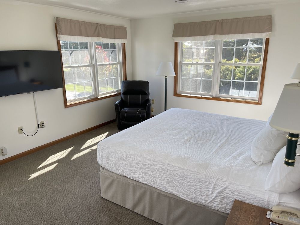 Farmstead Inn & Conference Center Honeymoon Suite